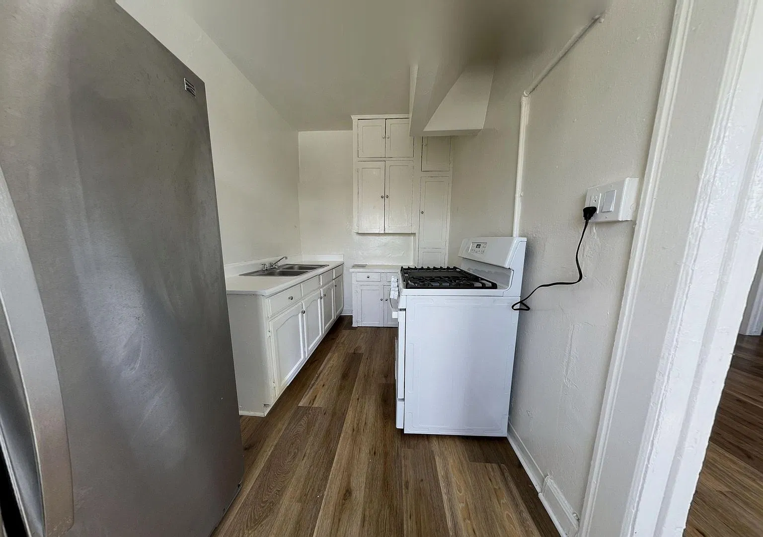 Bonnie Brae Apartments...Gorgeous Newly Remodeled Apartments..Great Location! CALL NOW! — Photo 4