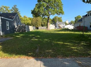 1223 S Chestnut Ave, Green Bay, WI 54304