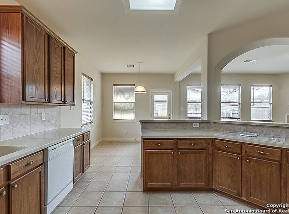 2nd image of 221 Lakota Ct
