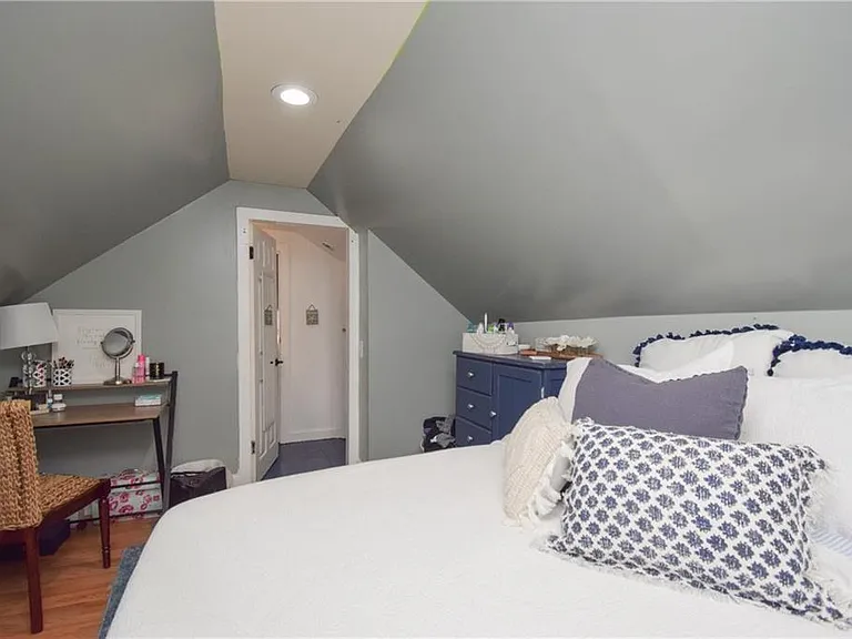 16 Vaughan Ave #2 — Photo 22