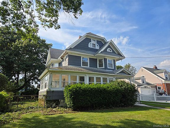 3rd image of 302 Locust Avenue