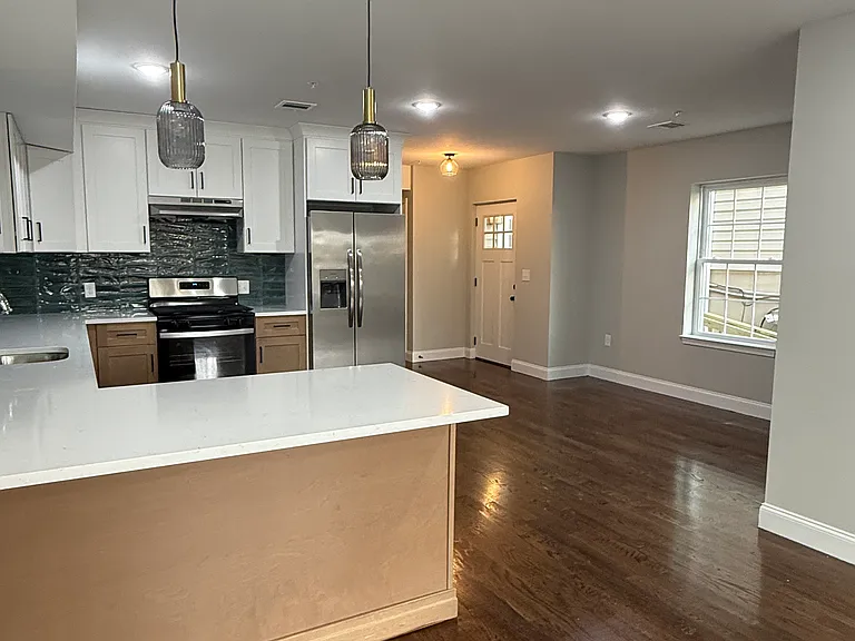 158-160 Oliver St #1 — Photo 2