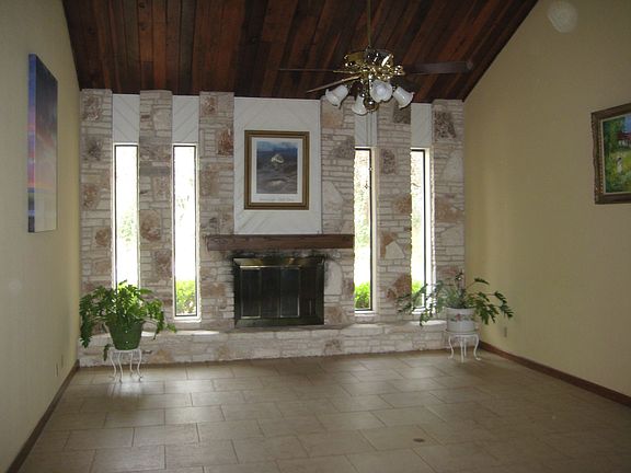 4th image of 404 Cliffside Dr