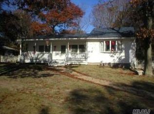 25 Park Ave, Mastic, NY 11950