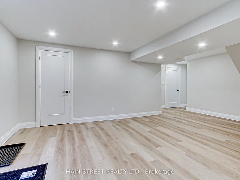 4 Carrington Pl #B — Photo 12