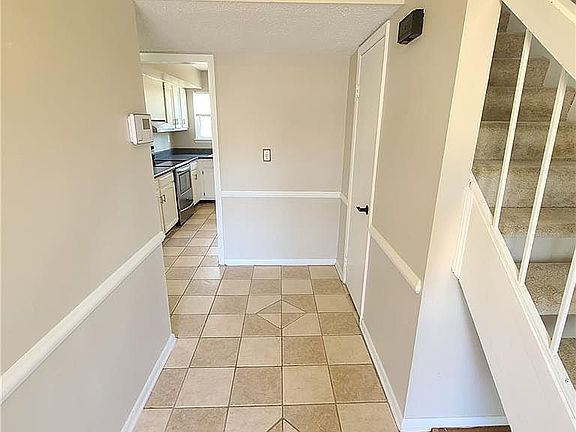 4th image of 1528 Hedgefield Ln