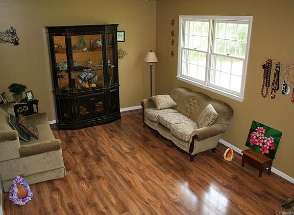 3rd image of 114 Foxfire Ct