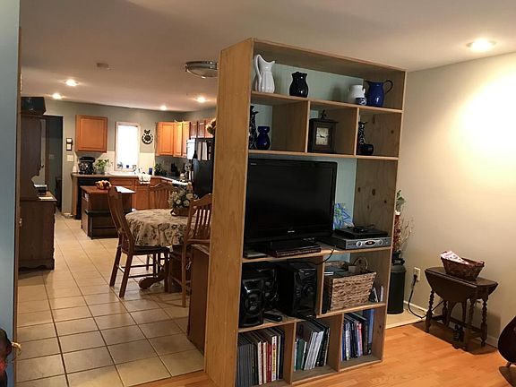 3rd image of 1410 Swinton St