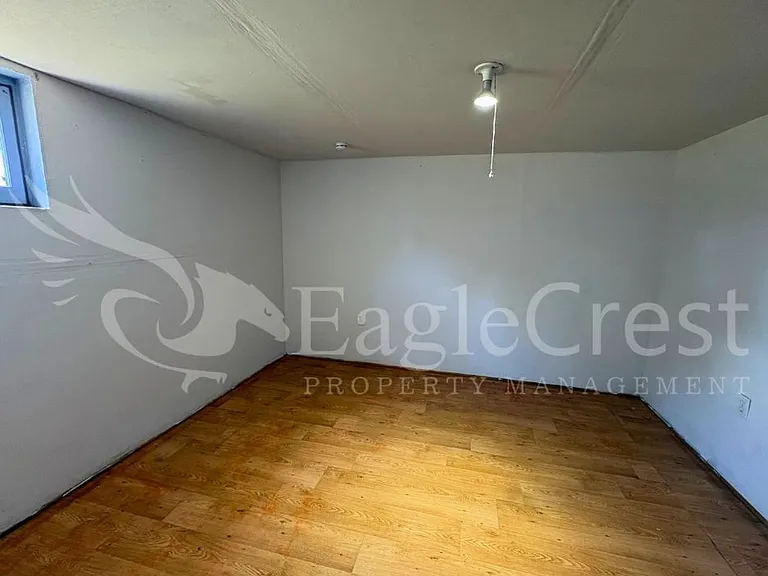 1001 W Chestnut St — Photo 32