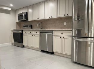 21 Eileen Ave, Plainview, NY 11803