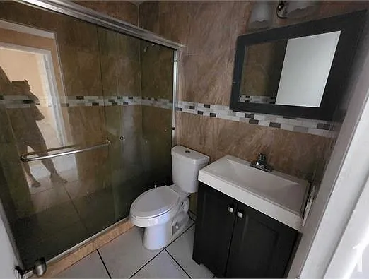 3 bed, $3,270 — Photo 3