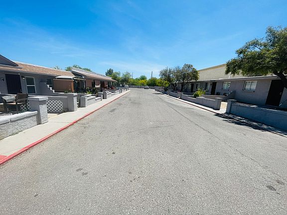 3rd image of 2736 N Stone Ave #3