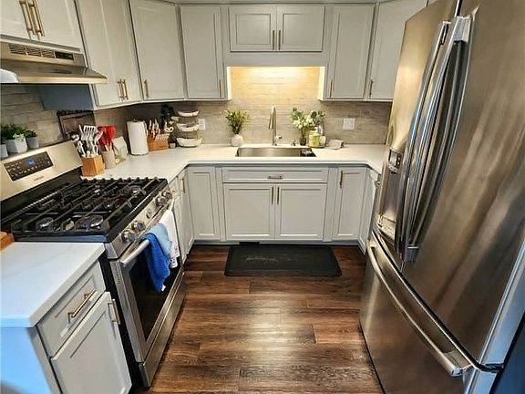 2nd image of 504 W Henley St