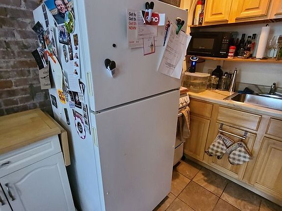 5th image of 123 W 81st St APT 3R