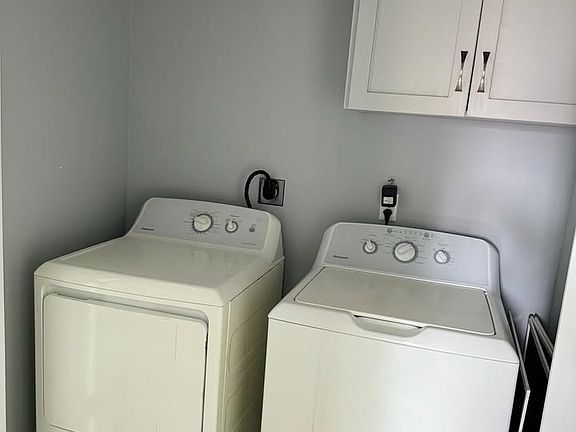 5th image of 913 W Hackberry Ave #2