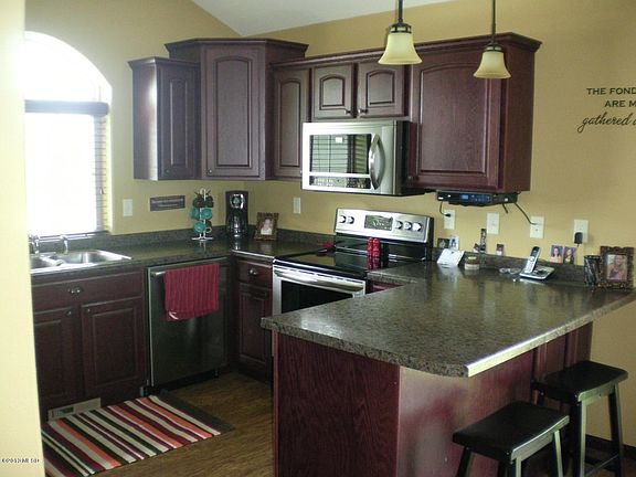 5th image of 1035 Oak Dr