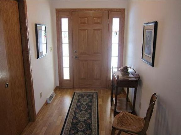 3rd image of 1055 Woodcrest Dr