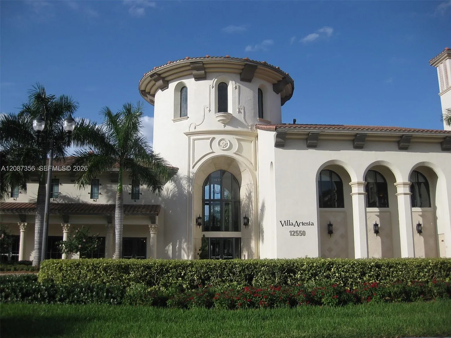 Sawgrass Lakes — Photo 1