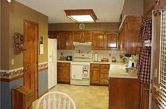 5th image of 15271 Conser St