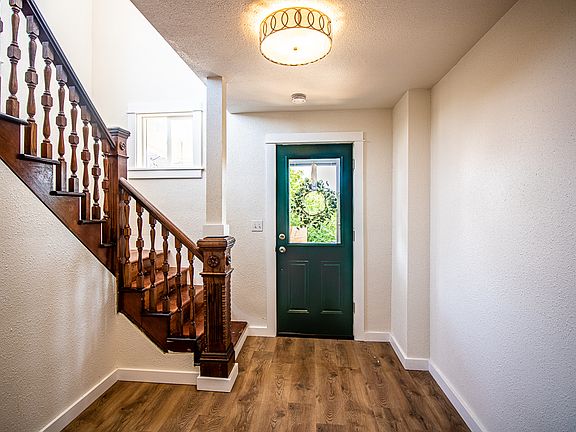 4th image of 122 E 2nd St #1