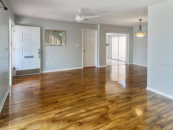 4th image of 5423 Larchmont Ct N