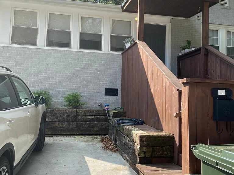 312 Douthit St — Photo 3