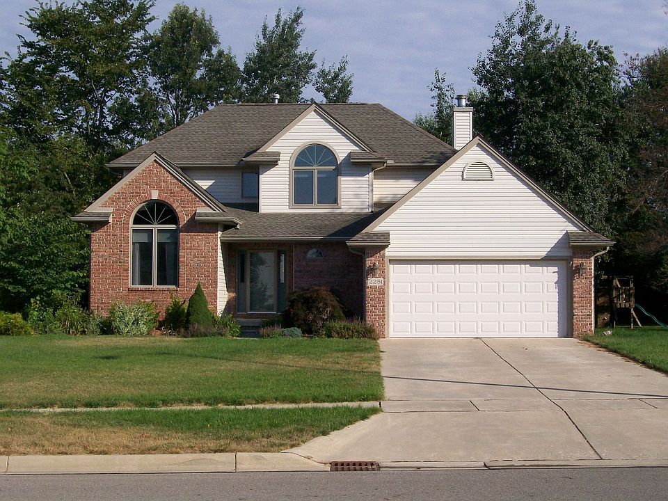 2nd image of 2281 Chestnut Cres