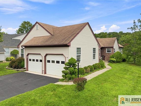 3rd image of 181 Concordia Cir