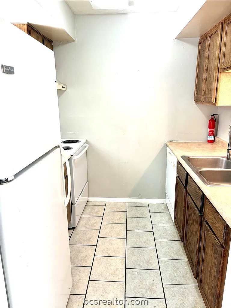 2406 Blanco Dr — Photo 4