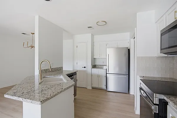 470 S Main St #203 — Photo 7