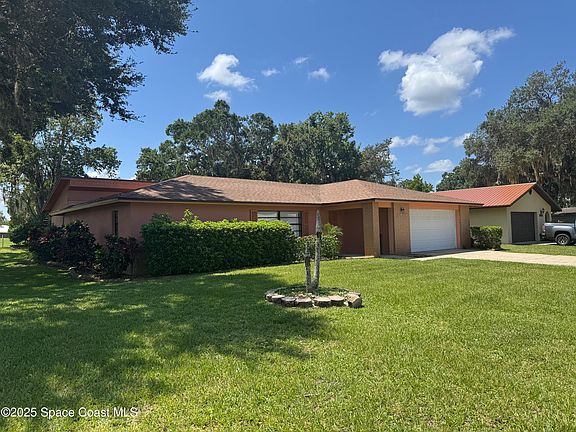 2nd image of 2075 King Richard Dr