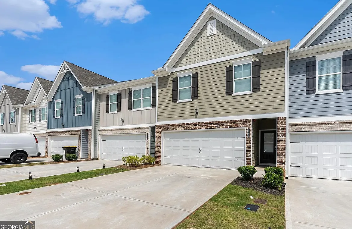 3 bed, 2.5 bath, 1568 sqft, $2,500 — Photo 3