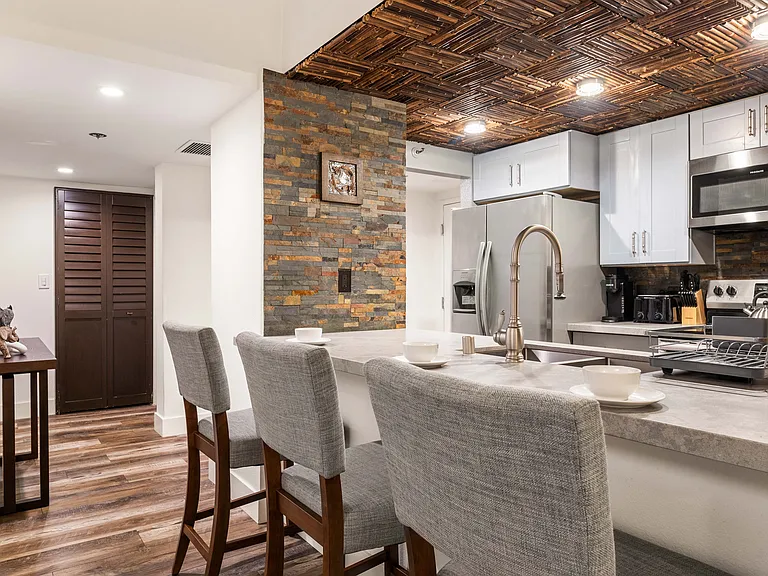 600 W 9th St #115 — Photo 12