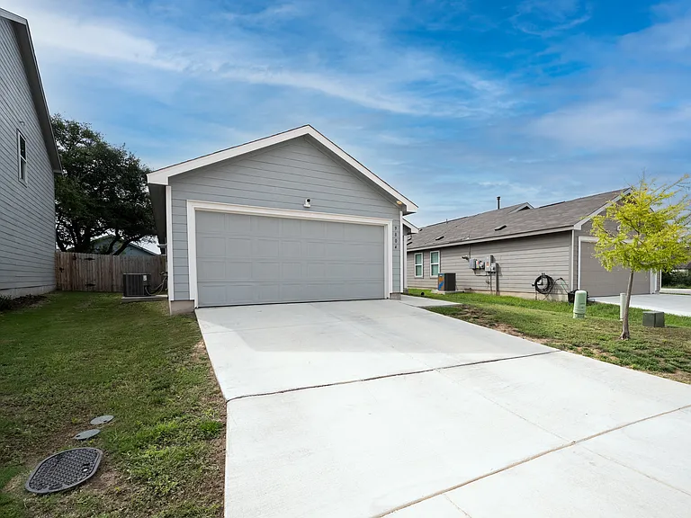 9804 Carome Mill Dr — Photo 2