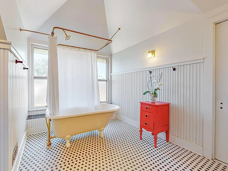 115 Elm St NE — Photo 24