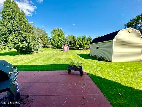 3rd image of 317 Hickory Dr
