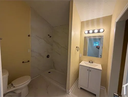 15709 Biltmore Ave — Photo 10