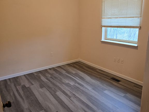 3rd image of 408 Windsor Ln