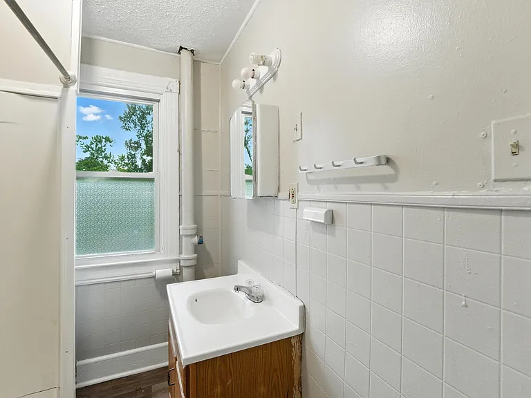 5100 Berwyn Rd — Photo 10