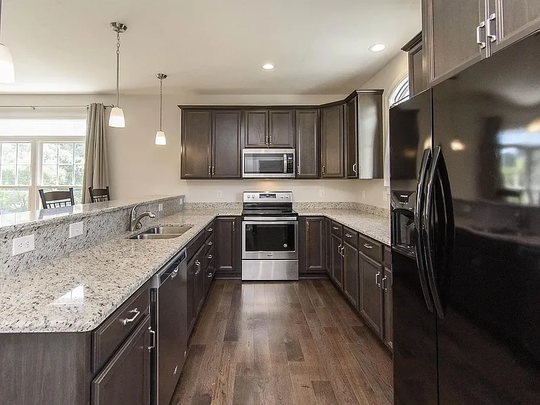 912 Kentwood Dr — Photo 10