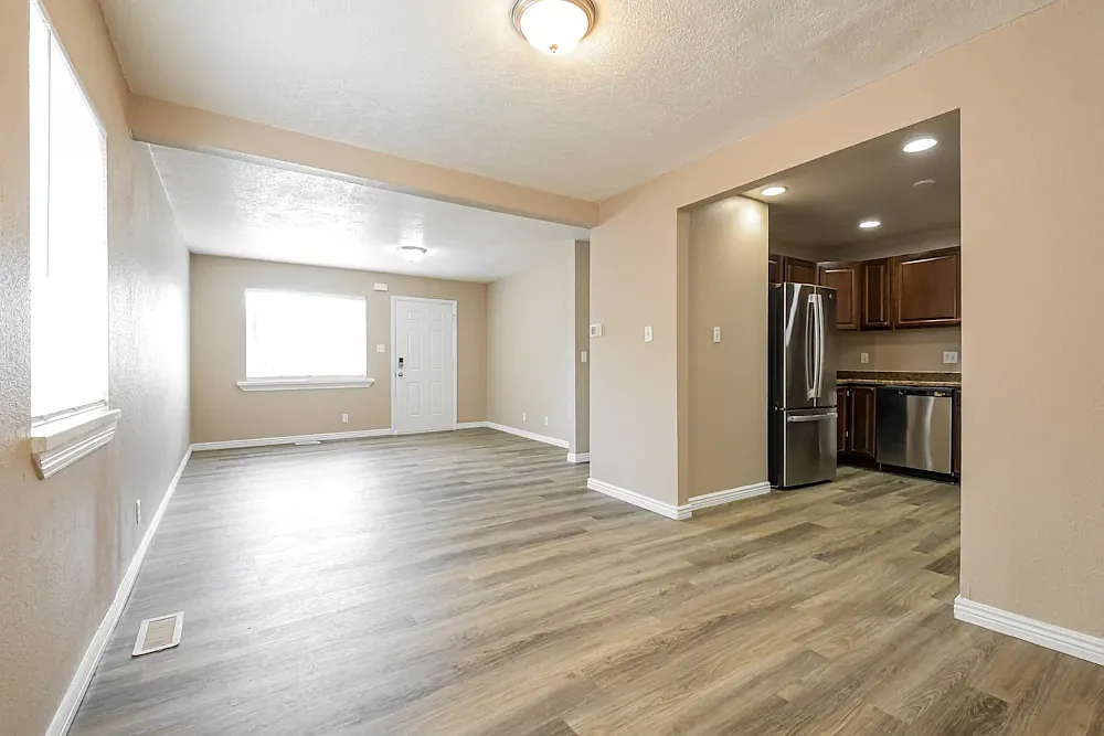 3 bed, 1.5 bath, 1227 sqft, $1,300 — Photo 2