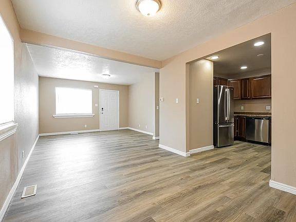 2nd image of 1821 Ruth Dr