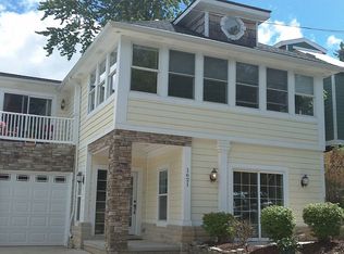 1621 Beechmont St, Keego Harbor, MI 48320