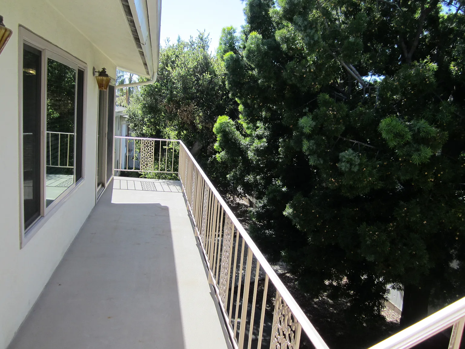 2 bed, 900 sqft, $3,950 — Photo 2