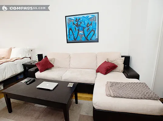 Rented by Compass | media 23