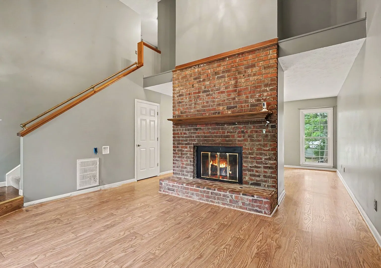 **Westside 3/2.5 Ava. Now Awesome Location! — Photo 3