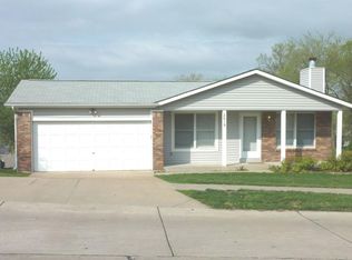 2815 Rose Acres Ln, Maryland Heights, MO 63043