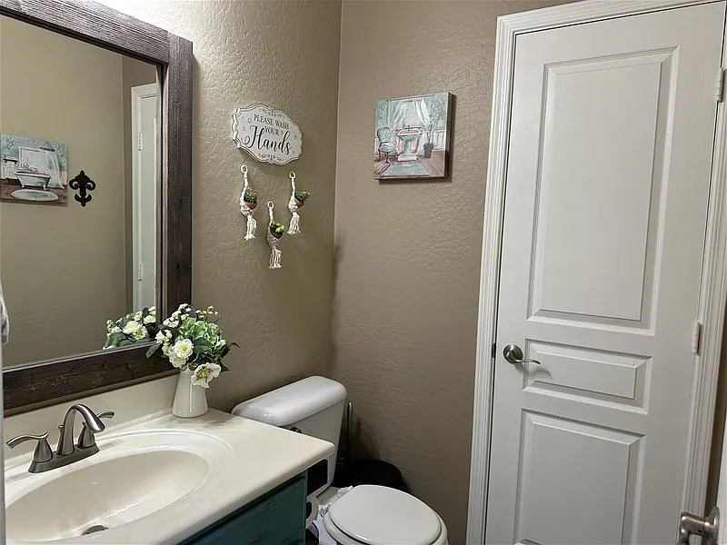 4 bed, 2.5 bath, 2397 sqft, $2,200 — Photo 4