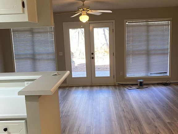 3rd image of 105 Woodberry Dr