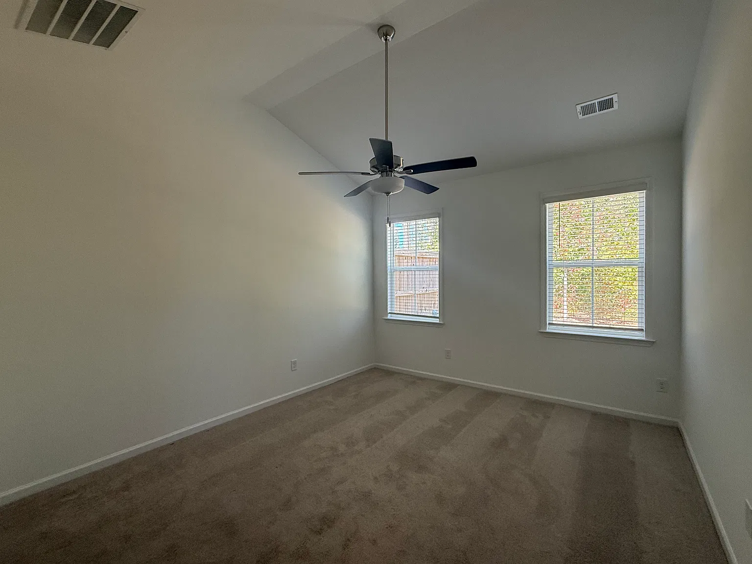 3 bed, 2.5 bath, 1699 sqft, $1,745 — Photo 4